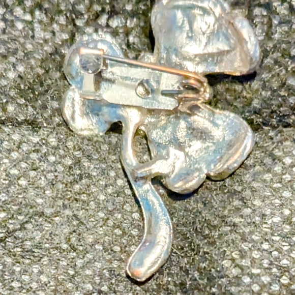 Elegant Silver Flower Brooch - Picture 2 of 4